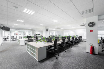 Pronájem kancelářských prostor 2800 m², Praha 9 - Vysočany
