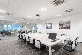 Pronájem kancelářských prostor 2800 m², Praha 9 - Vysočany