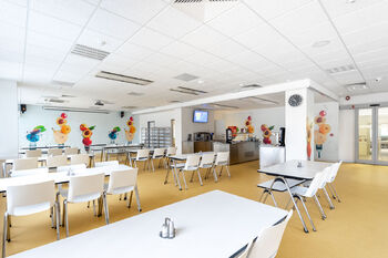 Pronájem kancelářských prostor 2800 m², Praha 9 - Vysočany