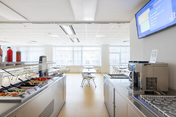 Pronájem kancelářských prostor 2800 m², Praha 9 - Vysočany