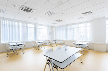 Pronájem kancelářských prostor 2800 m², Praha 9 - Vysočany