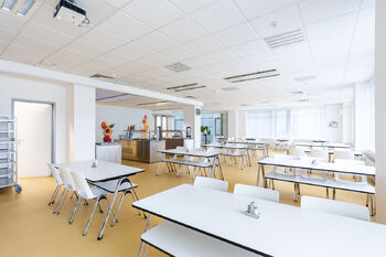 Pronájem kancelářských prostor 2800 m², Praha 9 - Vysočany