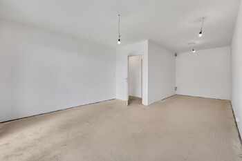 obývací pokoj + kuchyňský kout - Prodej bytu 3+kk v družstevním vlastnictví 72 m², Praha 9 - Prosek