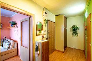 Zádveří bytu  - Prodej bytu 3+1 v družstevním vlastnictví 68 m², Praha 9 - Kyje
