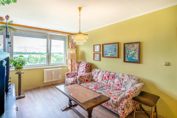 Obývací pokoj  - Prodej bytu 3+1 v družstevním vlastnictví 68 m², Praha 9 - Kyje