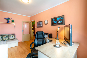 Pokoj se vstupem do lodžie  - Prodej bytu 3+1 v družstevním vlastnictví 68 m², Praha 9 - Kyje