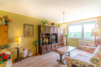 Obývací pokoj - Prodej bytu 3+1 v družstevním vlastnictví 68 m², Praha 9 - Kyje