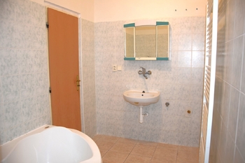 Koupelna - Prodej bytu 2+1 v osobním vlastnictví 70 m², Plzeň