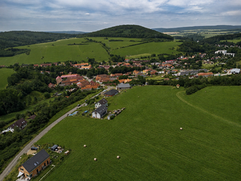 Prodej pozemku 1992 m², Hředle
