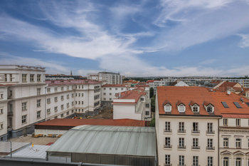 VÝHLEDY Z OBÝVACÍHO POKOJE - Prodej bytu 3+kk v osobním vlastnictví 144 m², Praha 3 - Žižkov
