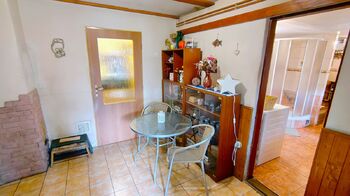 Chodba - pohled na sklad a koupelnu - Prodej chaty / chalupy 68 m², Markvartice
