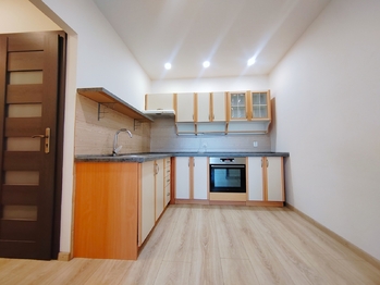Kuchyň - Pronájem bytu 2+1 v osobním vlastnictví 50 m², Havířov