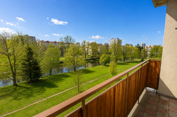 výhled na řeku - Prodej bytu 3+1 v osobním vlastnictví 66 m², České Budějovice