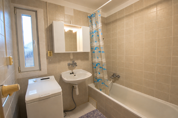 koupelna - Prodej bytu 3+1 v osobním vlastnictví 66 m², České Budějovice