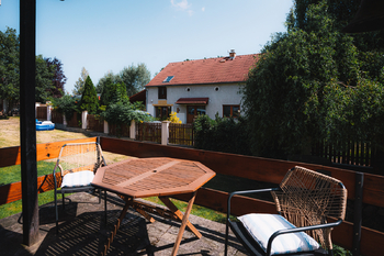 Terasa v přízemí domu - Prodej domu 240 m², Počaply