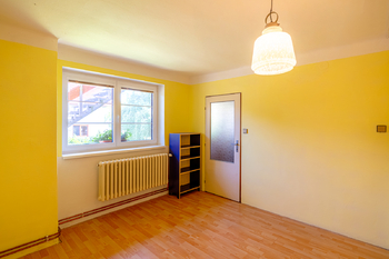 Přízemí domu / pokoj  - Prodej domu 240 m², Počaply