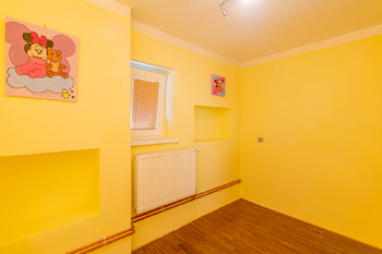 Přízemí domu / dětský pokoj - Prodej domu 240 m², Počaply
