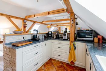 Kuchyně v patře domu  - Prodej domu 240 m², Počaply