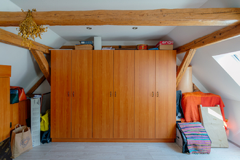 Prostorná šatna   - Prodej domu 240 m², Počaply