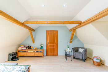 Ložnice v patře  - Prodej domu 240 m², Počaply
