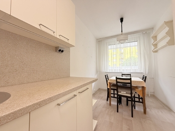 kuchyně s jídelním koutem - Pronájem bytu 3+1 v osobním vlastnictví 73 m², Praha 3 - Žižkov