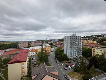Výhled z bytu - Pronájem bytu 2+1 v osobním vlastnictví 51 m², Rakovník