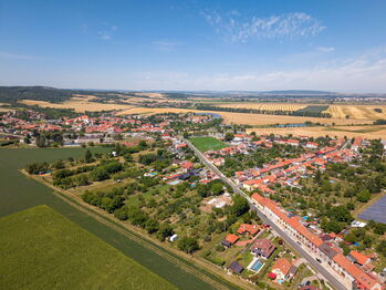 Prodej pozemku 1938 m², Určice