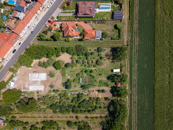 Prodej pozemku 1938 m², Určice