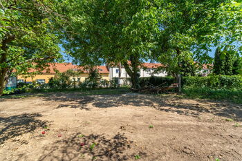 Prodej pozemku 1938 m², Určice