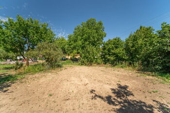 Prodej pozemku 1938 m², Určice