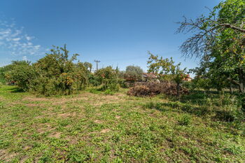 Prodej pozemku 1938 m², Určice