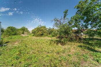 Prodej pozemku 1938 m², Určice