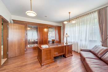 Prodej domu 1200 m², Srebrna Góra