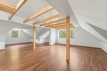 Prodej domu 1200 m², Srebrna Góra