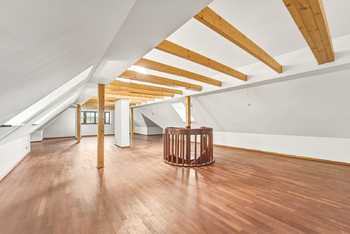 Prodej domu 1200 m², Srebrna Góra