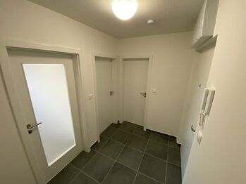 Zádveří - Pronájem bytu 2+kk v osobním vlastnictví 54 m², Praha 4 - Modřany