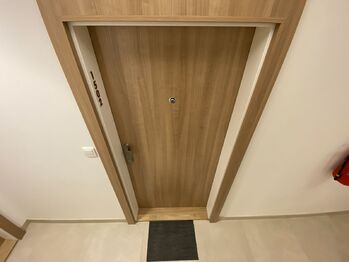 Vstup do bytu - Pronájem bytu 2+kk v osobním vlastnictví 54 m², Praha 4 - Modřany