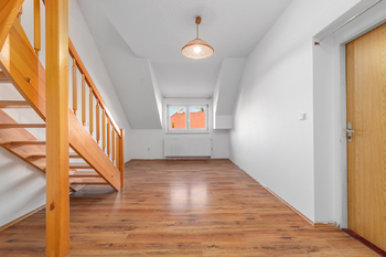 Obývací pokoj - Prodej bytu atypický v osobním vlastnictví 70 m², Plzeň
