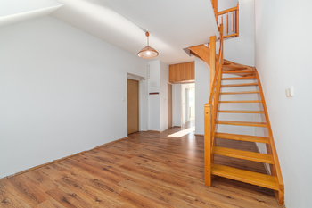 Obývací pokoj - Prodej bytu atypický v osobním vlastnictví 70 m², Plzeň