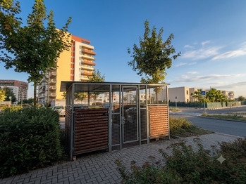 Uzavíratelný prostor na odpadky se vstupem na čip. - Prodej bytu 2+kk v osobním vlastnictví 61 m², Praha 9 - Letňany