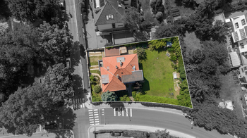 Pohled na dům a zahradu - Prodej domu 400 m², Praha 6 - Dejvice