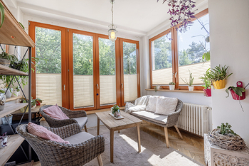 Relaxační koutek v jídelně - Prodej domu 400 m², Praha 6 - Dejvice