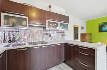 Obývací pokoj s kk - Prodej bytu 2+kk v osobním vlastnictví 59 m², Plzeň