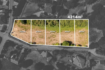 rodej pozemků Čtyřkoly u Benešova – letecký pohled na developerský soubor pěti stavebních parcel o celkové výměře 4 214 m², určených pro výstavbu rodinných domů - Prodej pozemku 4 m², Čtyřkoly