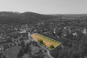 rodej pozemků Čtyřkoly u Benešova – letecký pohled na developerský soubor pěti stavebních parcel o celkové výměře 4 214 m², určených pro výstavbu rodinných domů - Prodej pozemku 4 m², Čtyřkoly