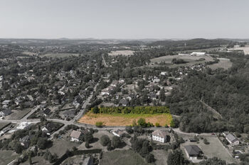 rodej pozemků Čtyřkoly u Benešova – letecký pohled na developerský soubor pěti stavebních parcel o celkové výměře 4 214 m², určených pro výstavbu rodinných domů - Prodej pozemku 4 m², Čtyřkoly