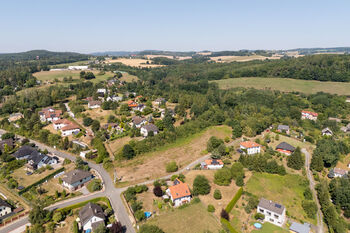 rodej pozemků Čtyřkoly u Benešova – letecký pohled na developerský soubor pěti stavebních parcel o celkové výměře 4 214 m², určených pro výstavbu rodinných domů - Prodej pozemku 4 m², Čtyřkoly