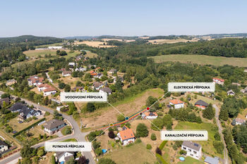 rodej pozemků Čtyřkoly u Benešova – letecký pohled na developerský soubor pěti stavebních parcel o celkové výměře 4 214 m², určených pro výstavbu rodinných domů - Prodej pozemku 4 m², Čtyřkoly