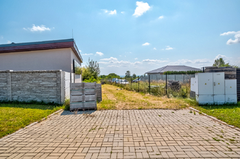 Prodej pozemku 1300 m², Černovice