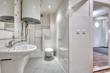 Koupelna s WC - Prodej kancelářských prostor 57 m², Praha 3 - Žižkov